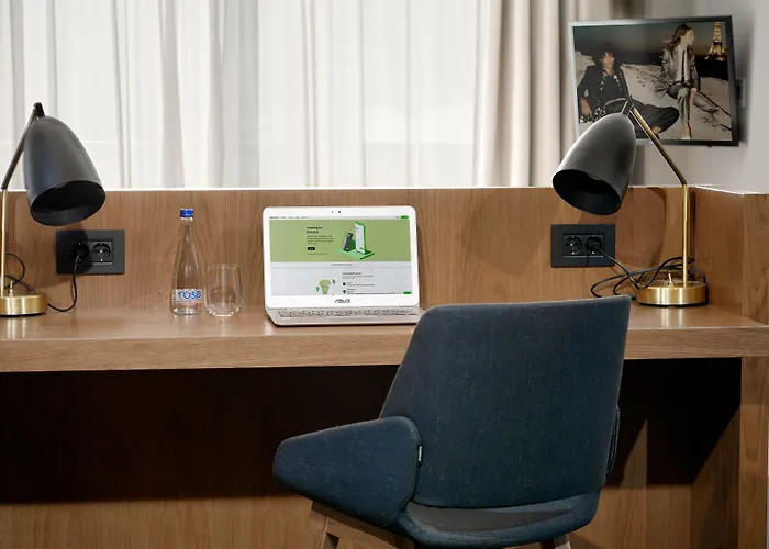 Dominic Smart & Luxury - Edition 4*